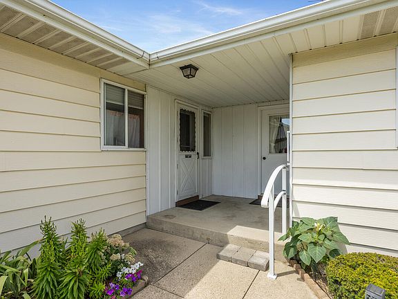 3rd image of 5946 Leisure South Dr SE