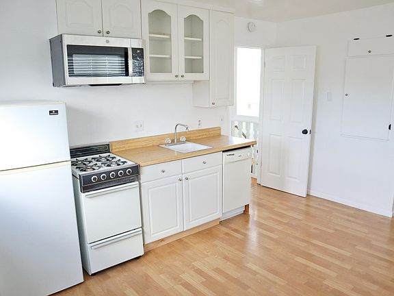 3rd image of 1440 El Dorado Ave #A