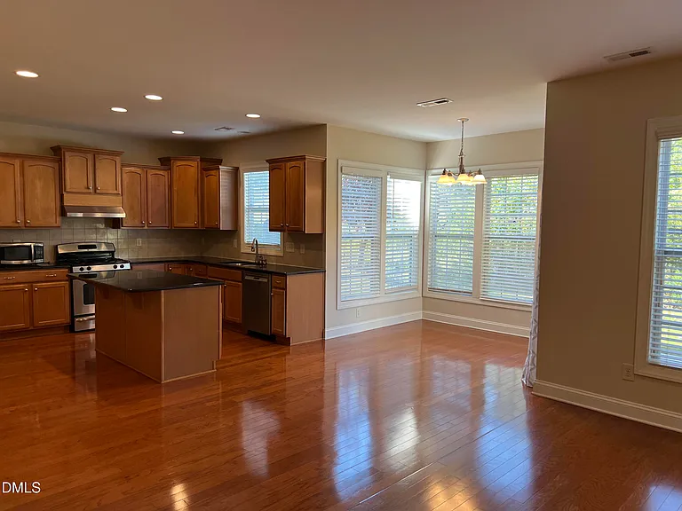 1018 Jewel Creek Dr — Photo 3