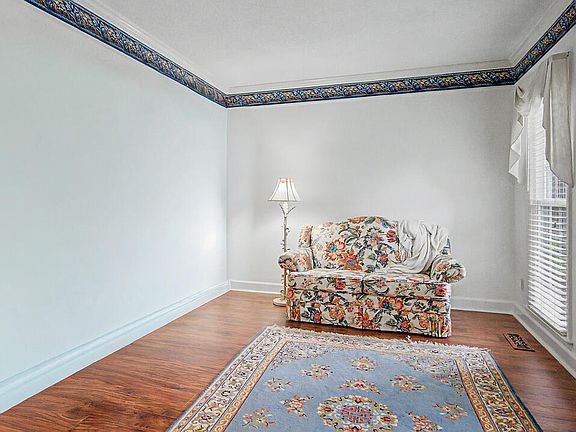 5th image of 2606 Crofton Dr