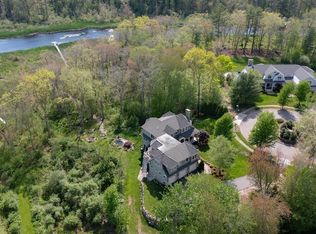 60 Canoe Club Ln, Pembroke, MA 02359