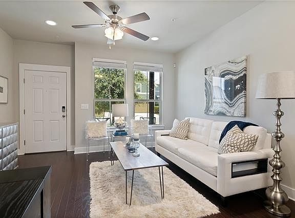 3rd image of 913 Mountaineer Ln