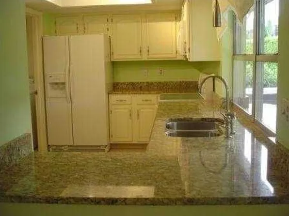 488 Forestview Dr, Atlantis, FL 33462