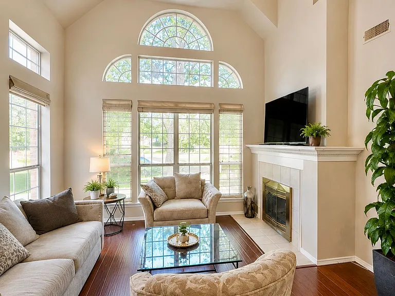 6778 Canterbury Dr — Photo 4