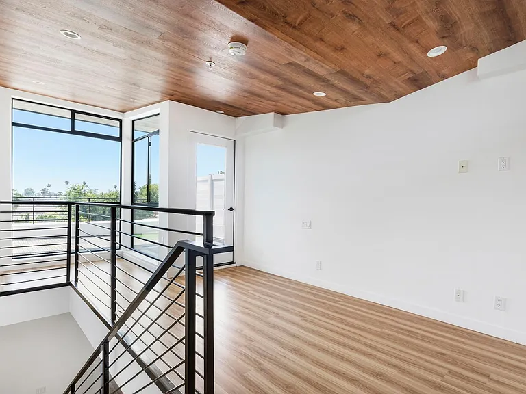 10839 Kling St #1 — Photo 31