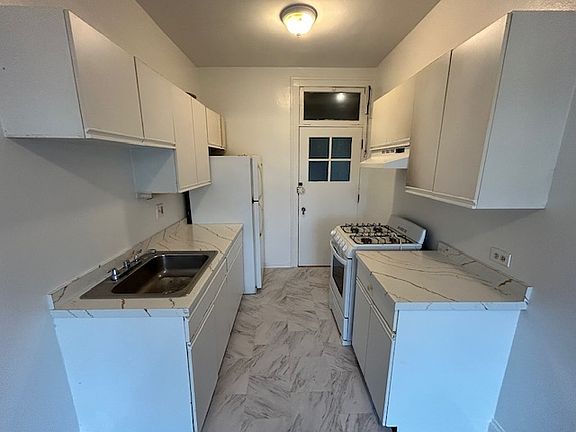 5th image of 1154 W Lunt Ave APT 307