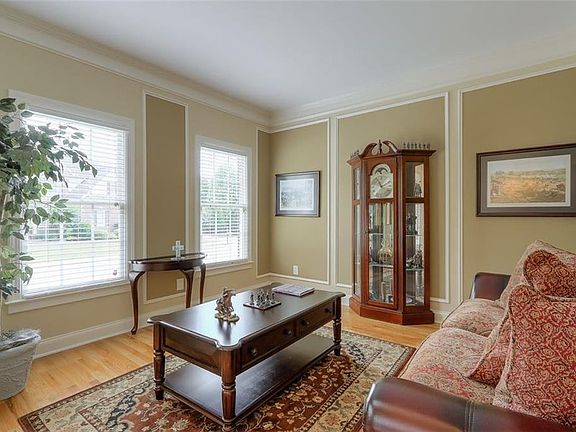 4th image of 107 Three Branches Dr