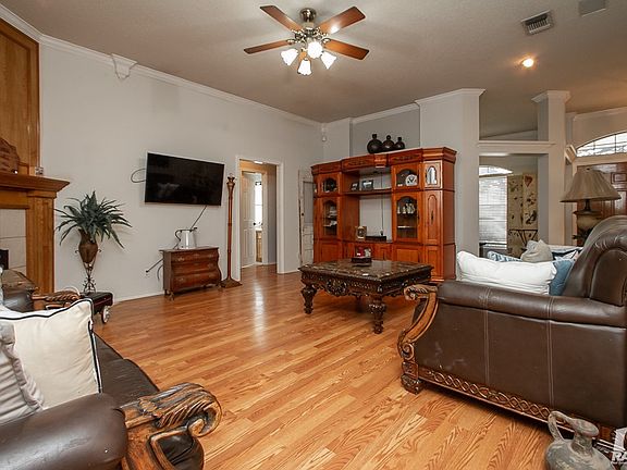 2nd image of 3550 Shadyhill Dr