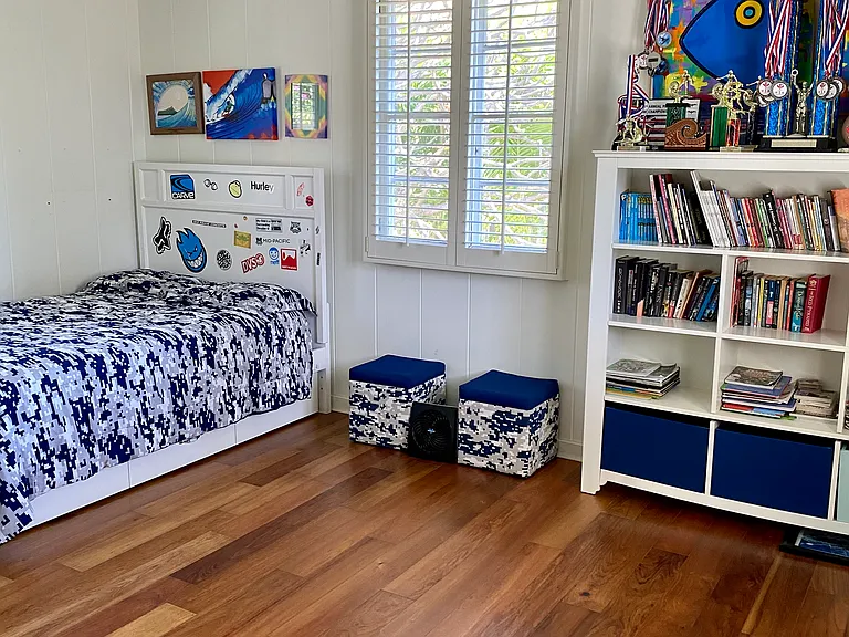 This room has a split air conditioning unit and ceiling fan and shares a jack and jill bathroom with the other guest bedroom.