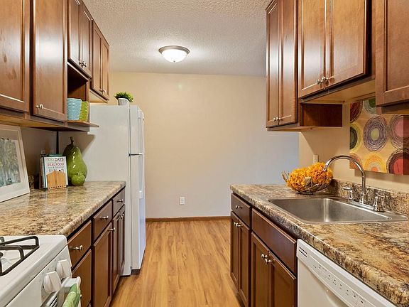 5th image of 800 65th St W #B4db3b6b1
