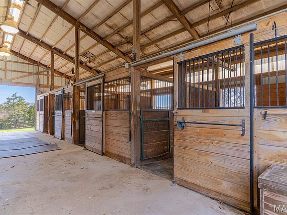 3rd image of 4212 Hueffmeier Rd