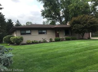 5240 Kemo Dr, Shelby Township, MI