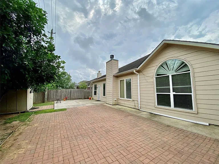 10323 Stanbrook Dr — Photo 26