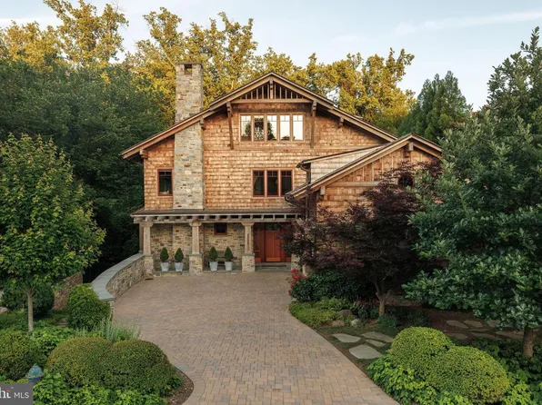 2155 Dunmore Ln NW, Washington, DC 20007