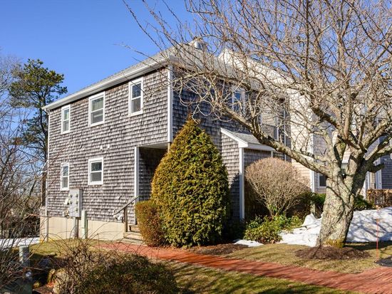 5 Harbor Hill Dr #5, Buzzards Bay, MA 02532