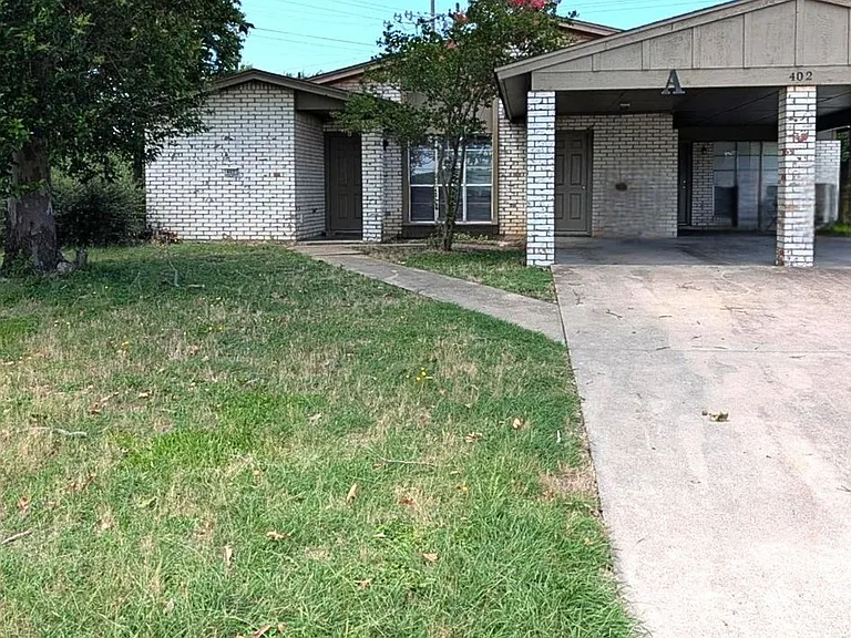 402 Skyline Ave — Photo 1