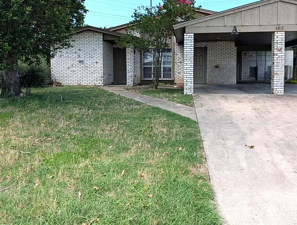 402 Skyline Ave