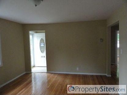 4th image of 383 Parkside Ct