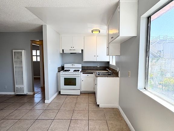 4th image of 16117 S Ainsworth St #9