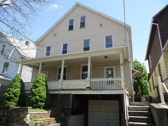 764 Park Ave photo 1
