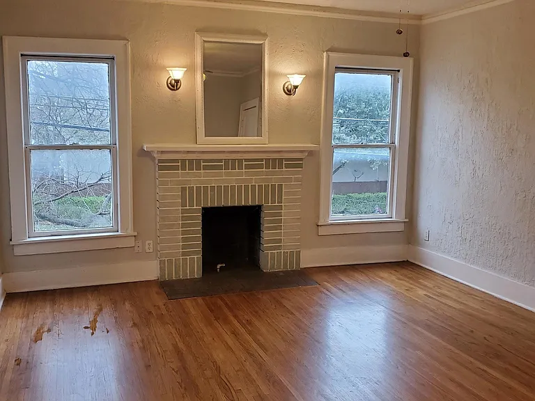2111 N Fitzhugh Ave — Photo 6