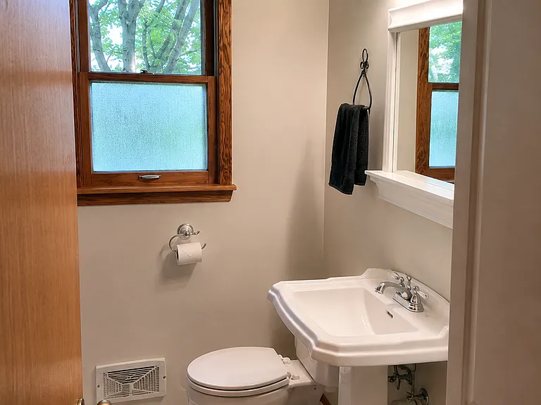 904 Dellwood St S #1 — Photo 5