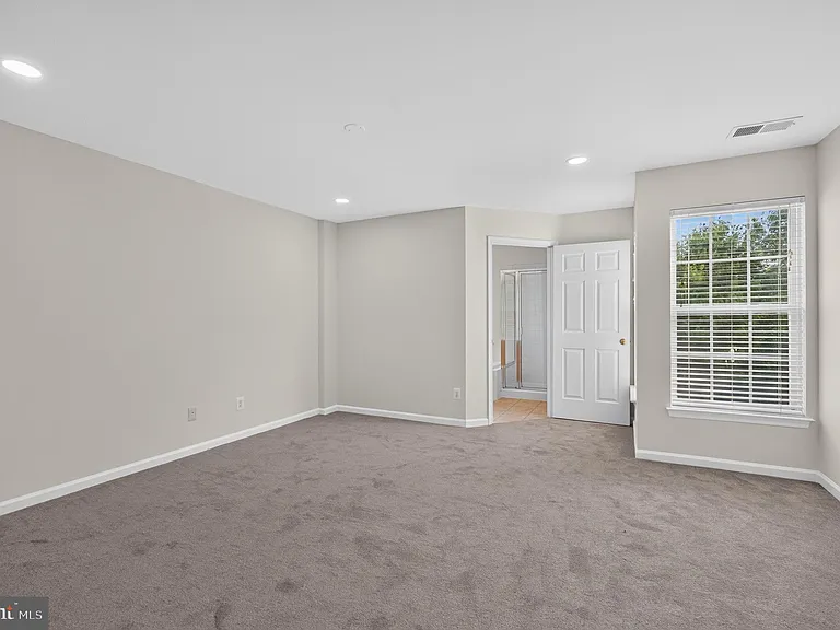 15044 Gaffney Cir — Photo 18