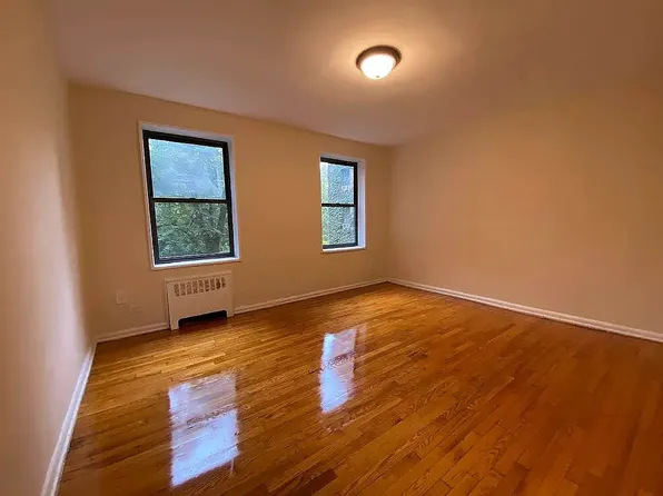 140-18 Burden Crescent image 4 of 8