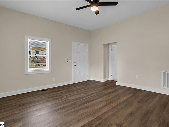 4th image of 113 Hammett St