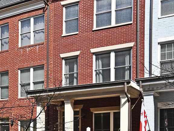 2nd image of 538 Regent Pl NE