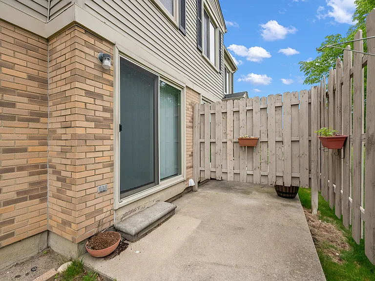 44558 Connecticut Ct — Photo 12
