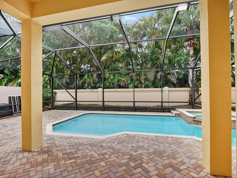 10247 Isle Wynd Ct — Photo 15