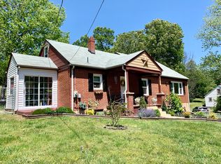 4905 Salem Tpke NW, Roanoke, VA 24017