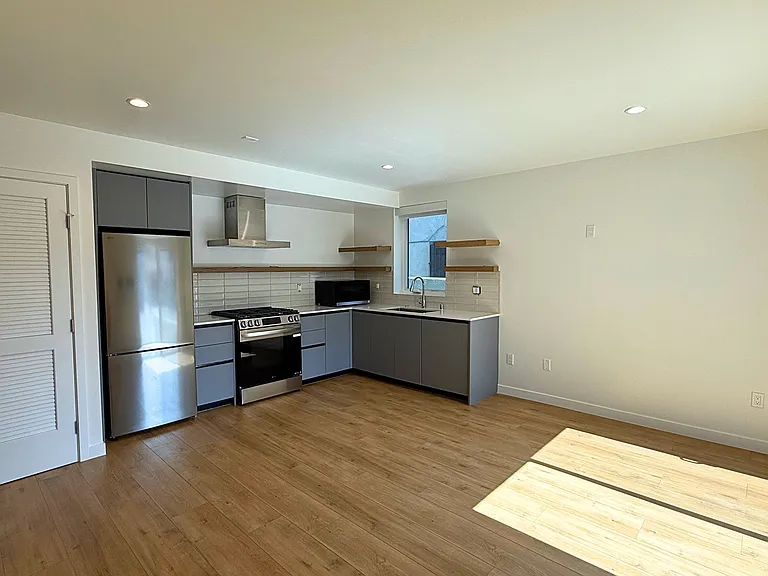 1422 Tamarind Ave — Photo 46