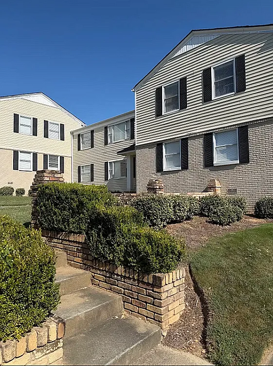 Southern Court Apartments — Photo 1