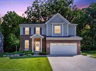 905 Jennifer Ct, South Lyon, MI 48178