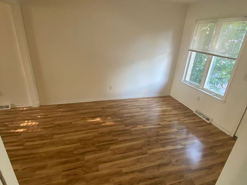 1st image of 4445 W Sylvania Ave #4A