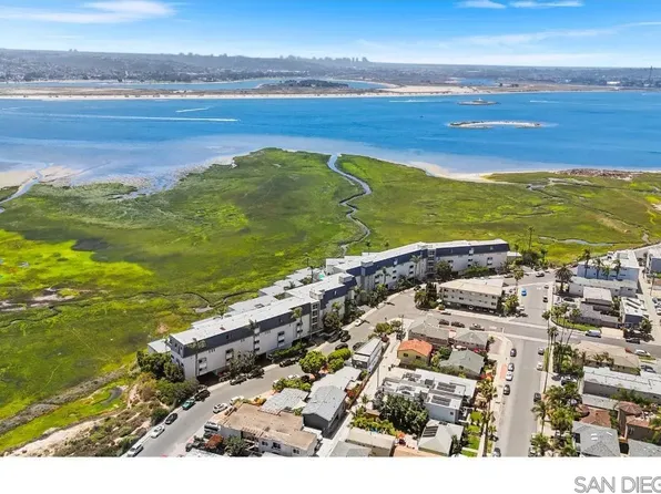 4007 Crown Point Dr Unit V15, San Diego, CA 92109