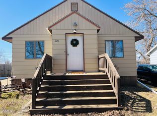 220 B St N, Richardton, ND 58652