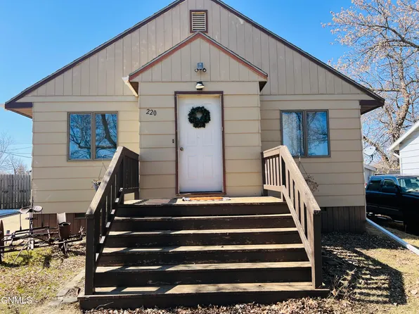 220 B St N, Richardton, ND 58652