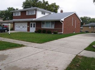 905 S Louis St, Mount Prospect, IL 60056