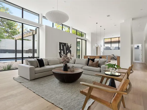 2704 Mountain Laurel Dr, Austin, TX 78703