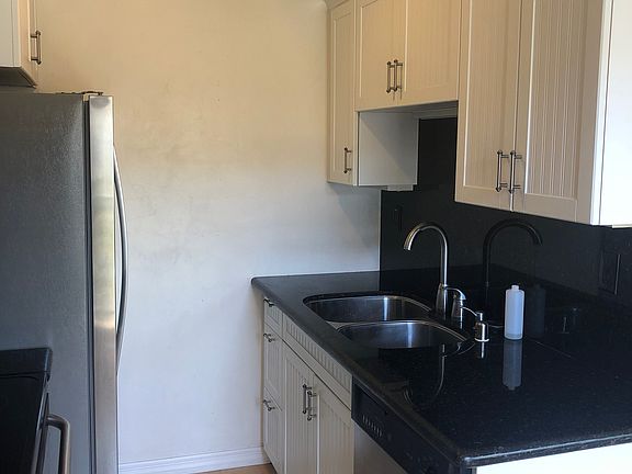 4th image of 853 Thomas Ave APT 13