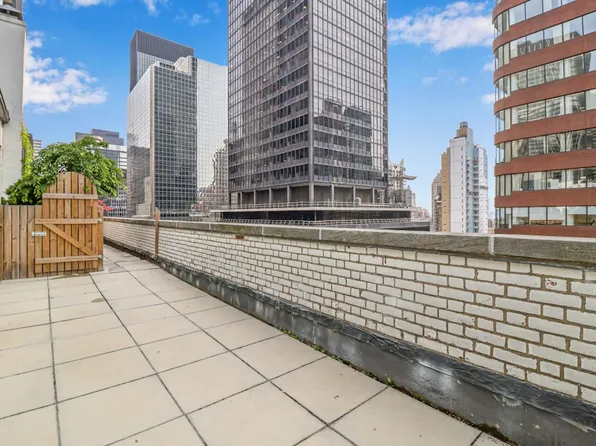 160 East 48th Street image 1 of 14