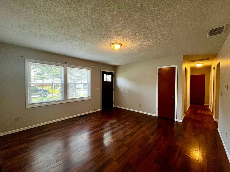 2714 Allegany Ave — Photo 5