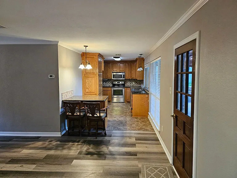 405 Atkerson Ln — Photo 6