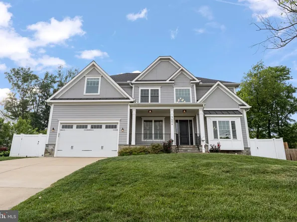 7606 Leonard Dr, Falls Church, VA 22043