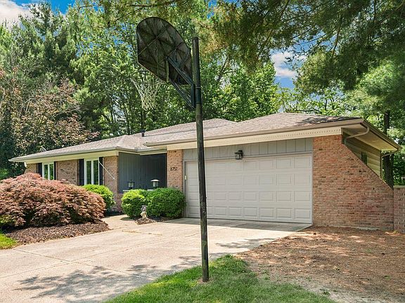 3rd image of 8751 Stoneridge Ct NW