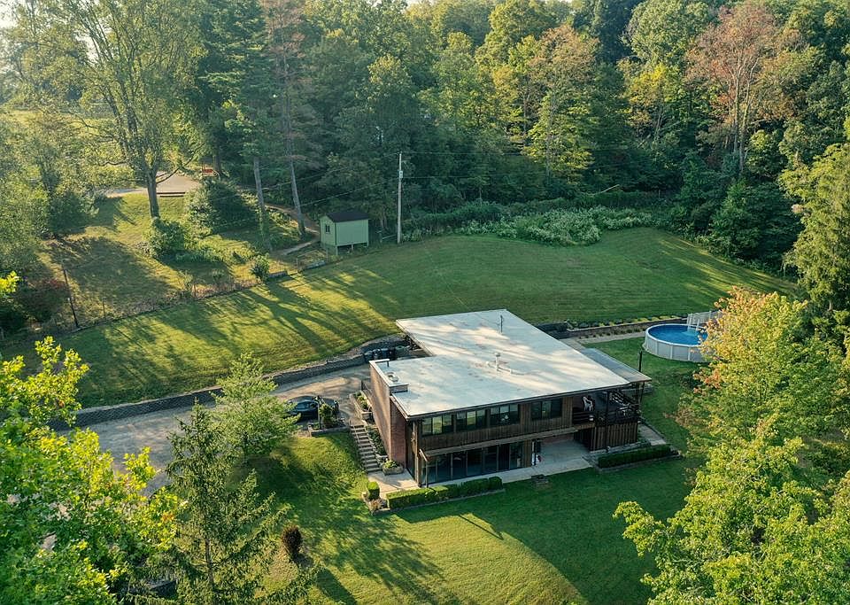 1st image of 165 Stanhope Dr