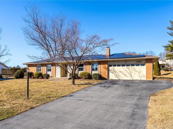 1328 Country Ln S, Allentown, PA 18104